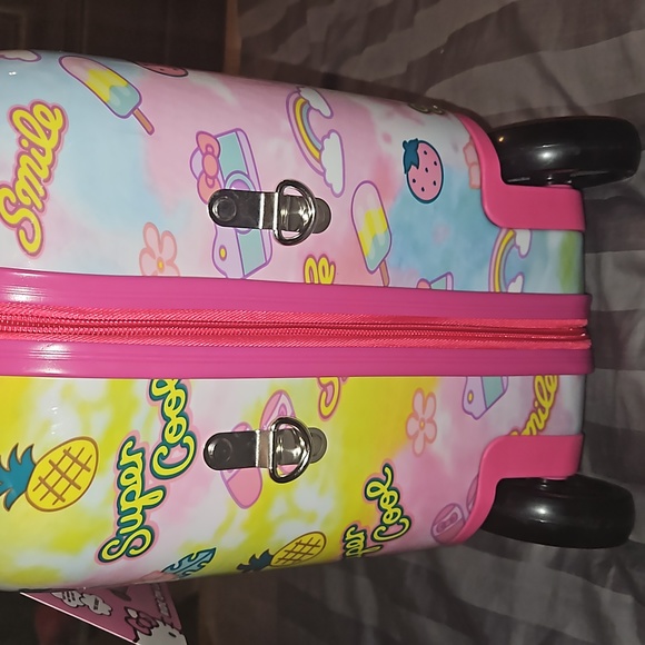 Hello Kitty Ride on Luggage - Picture 3 of 9